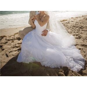 Elegant White Wedding Dress